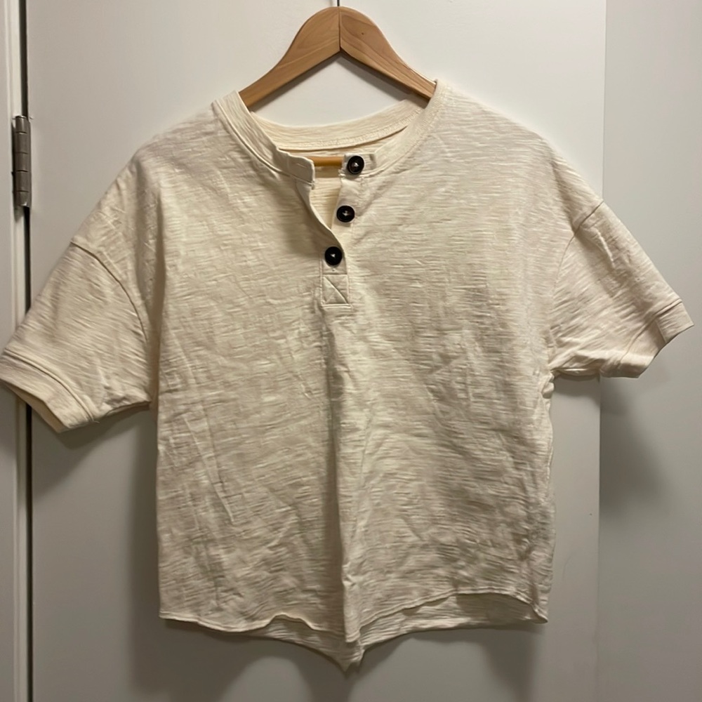 Madewell cream quarter button up tapered t shirt